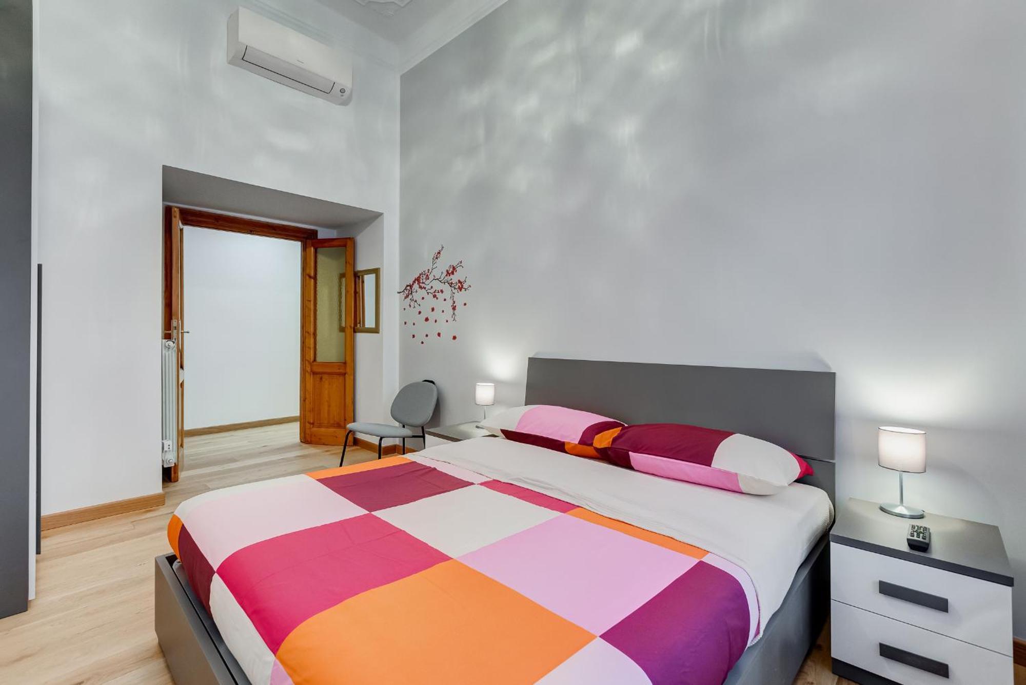 3-bedroom Near Trastevere Station * Rome
