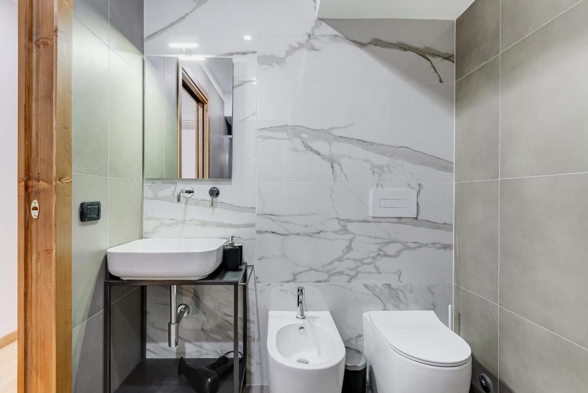 3-bedroom Near Trastevere Station Apartment *