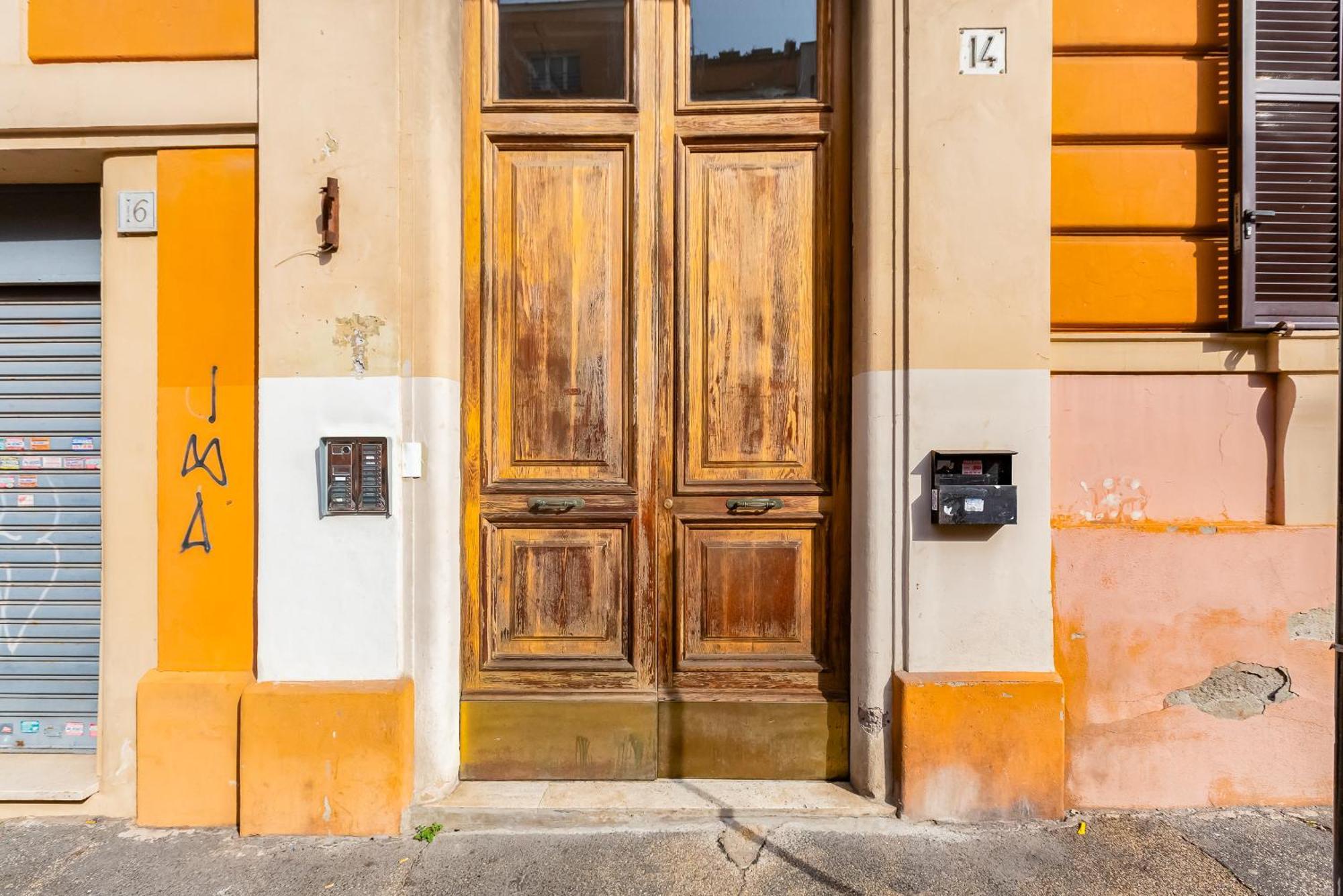 3-bedroom Near Trastevere Station Apartment *