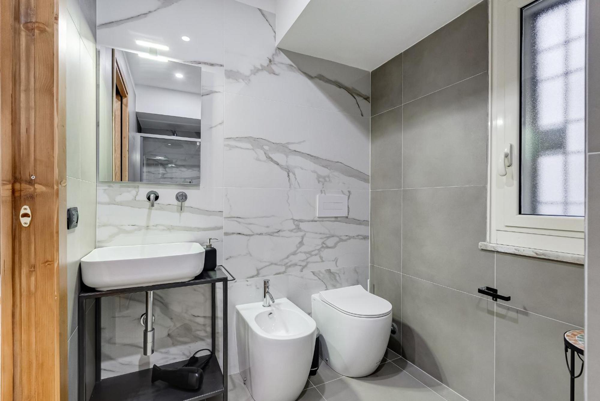 Apartment 3-bedroom Near Trastevere Station Rom