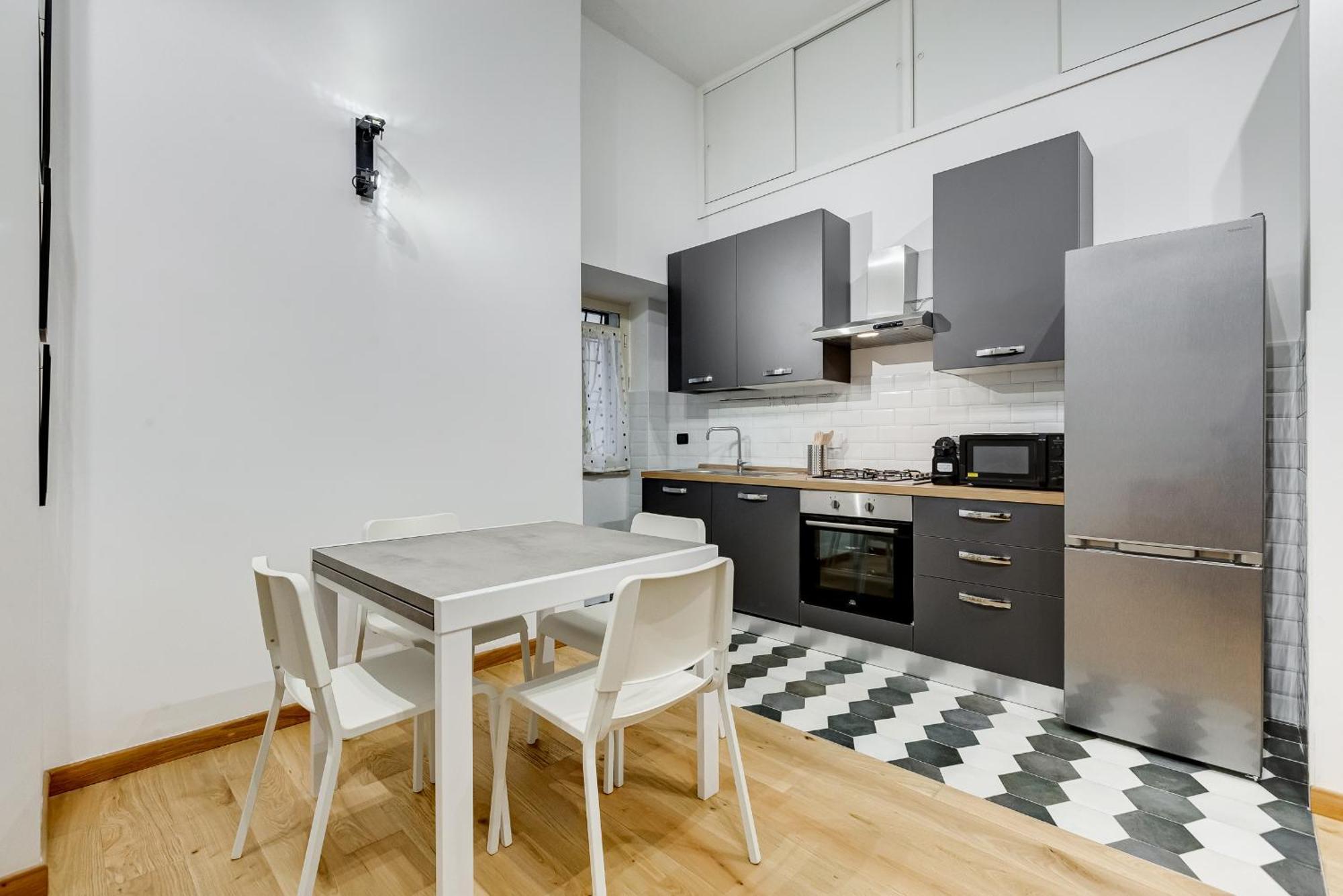 3-bedroom Near Trastevere Station Rom