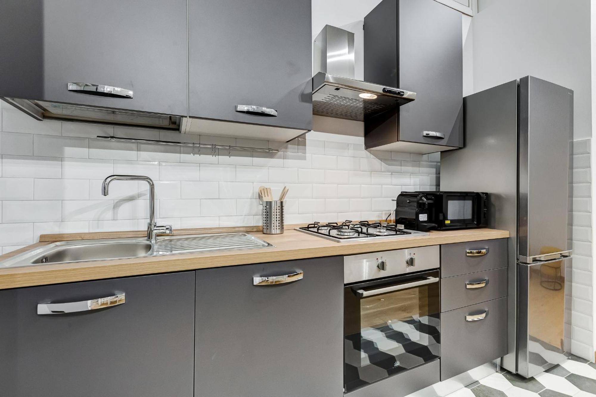 3-bedroom Near Trastevere Station Apartment *