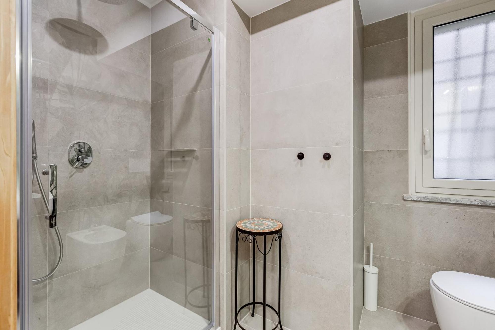 3-bedroom Near Trastevere Station Apartment Rom