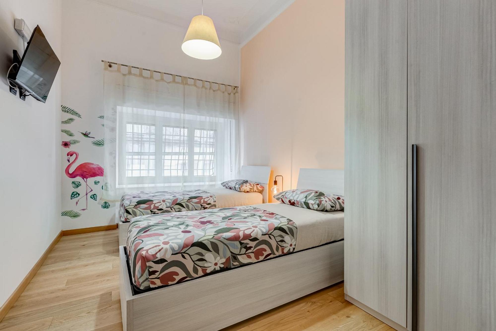 3-bedroom Near Trastevere Station * Rom