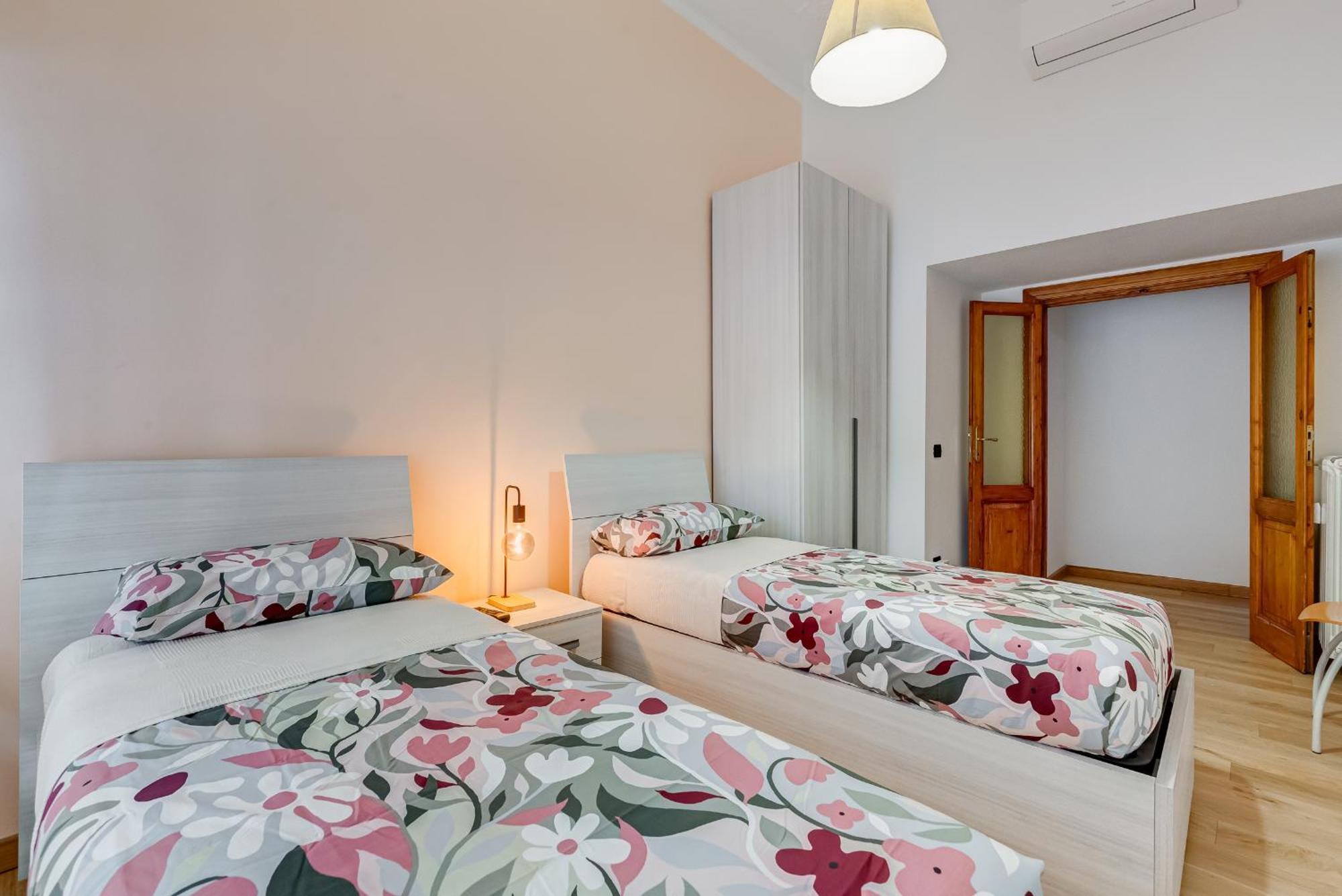 Apartment 3-bedroom Near Trastevere Station *